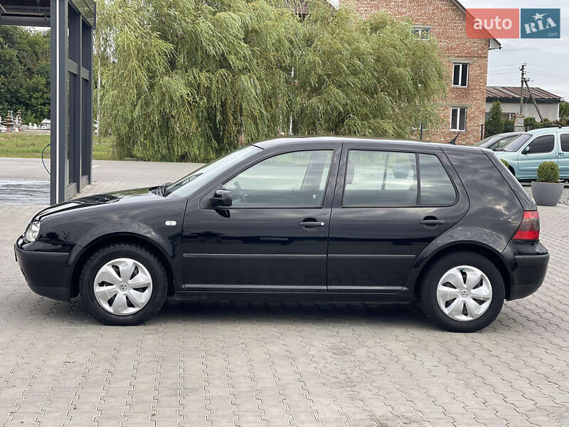 Хетчбек Volkswagen Golf 2001 в Чернівцях
