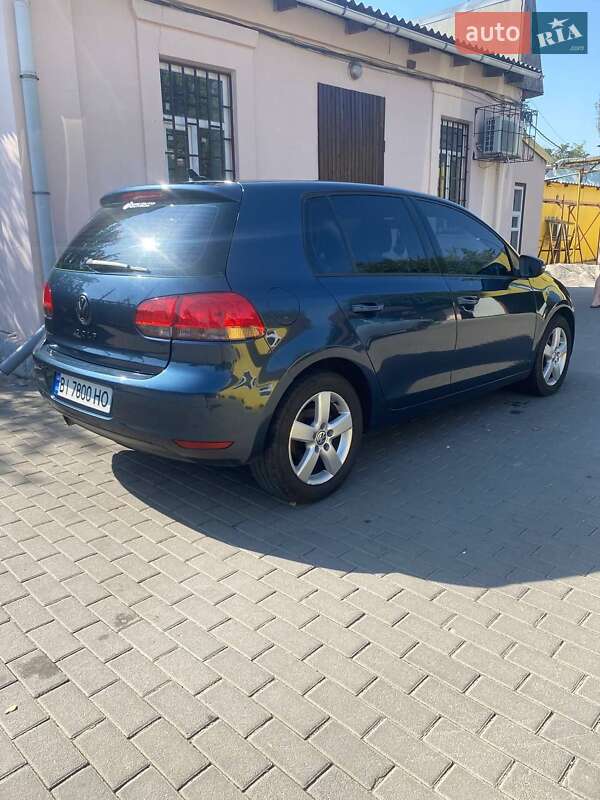 Хэтчбек Volkswagen Golf 2010 в Пятихатках