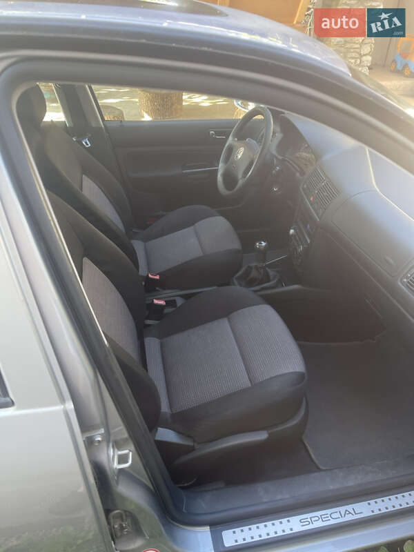 Хетчбек Volkswagen Golf 2002 в Кам'янець-Подільському