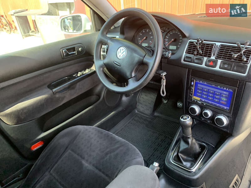 Хэтчбек Volkswagen Golf 2003 в Хмельницком
