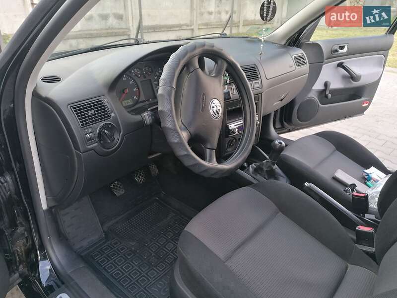 Хетчбек Volkswagen Golf 2000 в Микулинцях