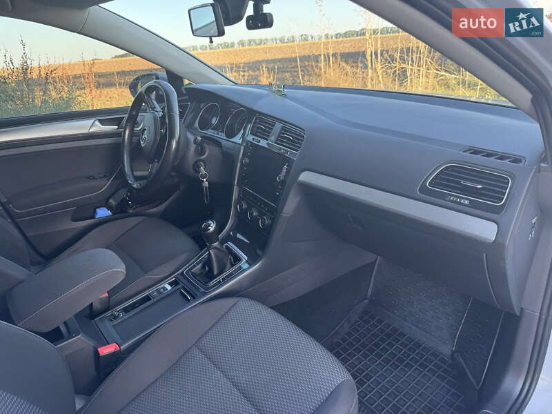 Универсал Volkswagen Golf 2017 в Жмеринке