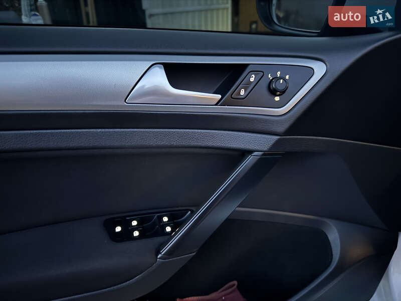 Универсал Volkswagen Golf 2017 в Жмеринке