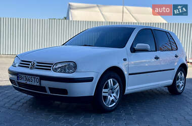Хэтчбек Volkswagen Golf 2002 в Одессе