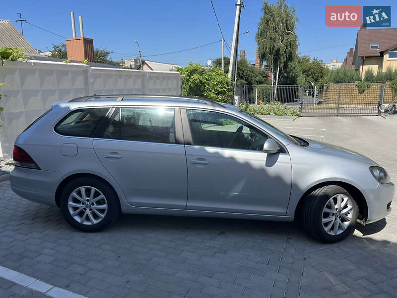 Универсал Volkswagen Golf 2012 в Ровно
