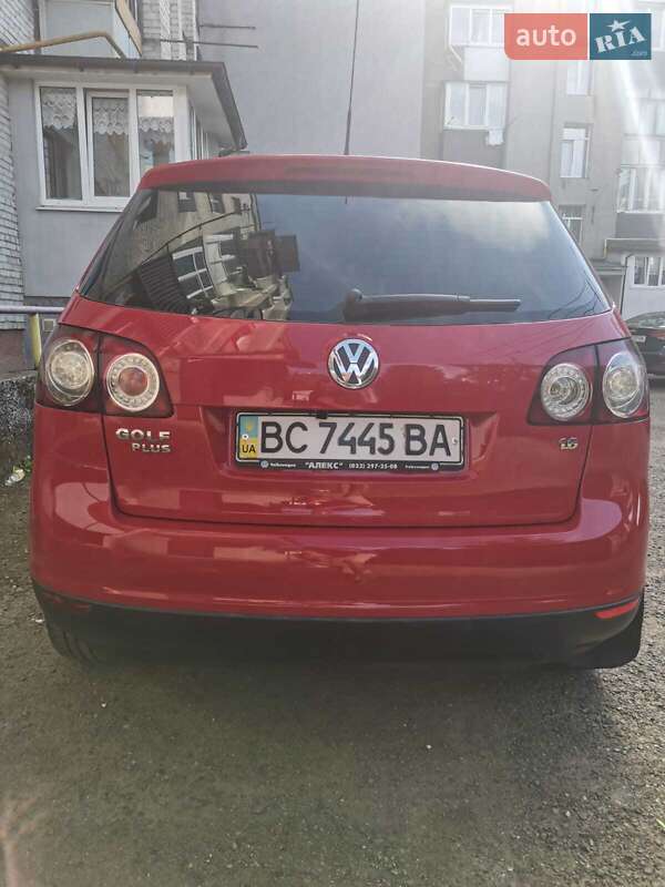 Хетчбек Volkswagen Golf 2006 в  фото Хетчбек Volkswagen Golf 2006 в