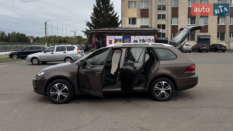 Універсал Volkswagen Golf 2011 в Броварах