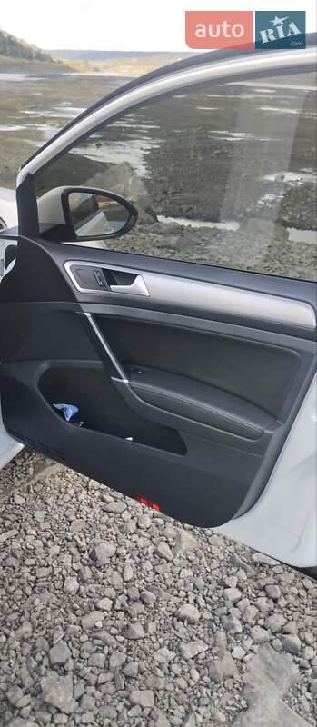 Хетчбек Volkswagen Golf 2014 в Новодністровську