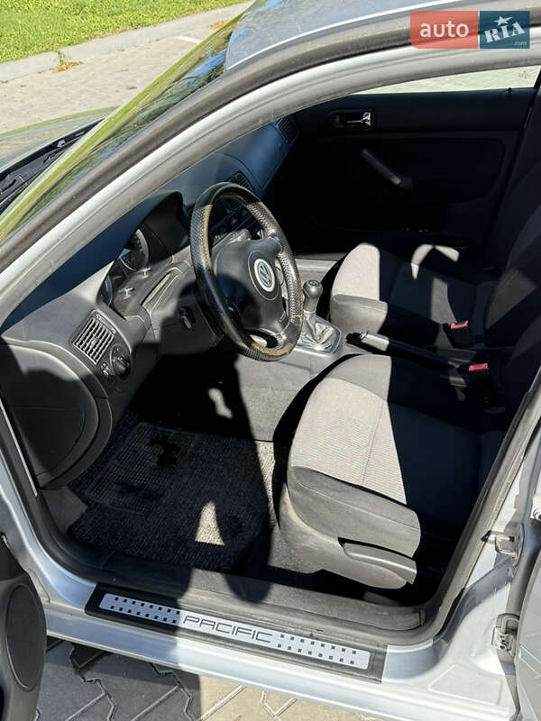 Хэтчбек Volkswagen Golf 2003 в Хмельницком