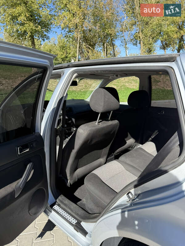 Хэтчбек Volkswagen Golf 2003 в Хмельницком