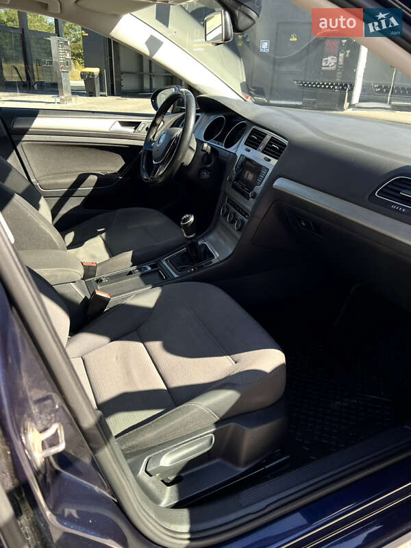 Універсал Volkswagen Golf 2014 в Вінниці