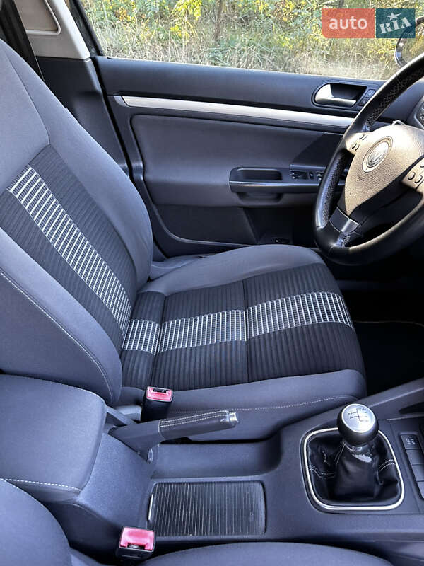 Хэтчбек Volkswagen Golf 2008 в Харькове