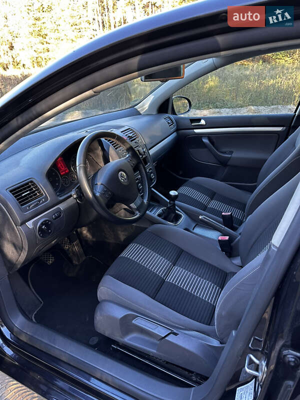 Хэтчбек Volkswagen Golf 2008 в Харькове