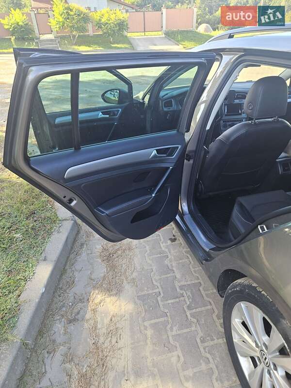 Універсал Volkswagen Golf 2014 в Новояворівську