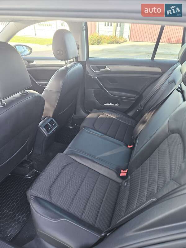 Універсал Volkswagen Golf 2014 в Новояворівську