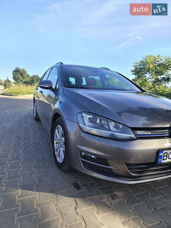 Універсал Volkswagen Golf 2014 в Новояворівську