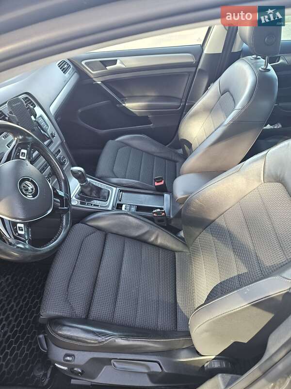 Універсал Volkswagen Golf 2014 в Новояворівську