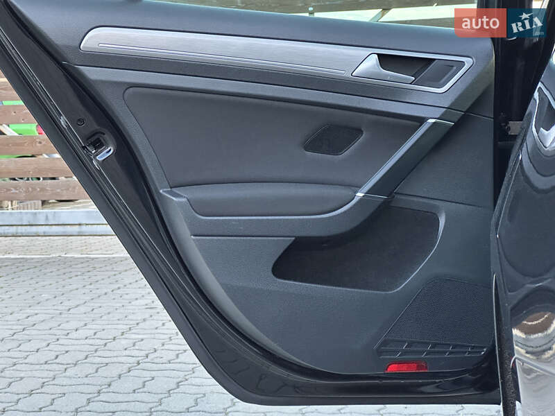 Универсал Volkswagen Golf 2015 в Стрые