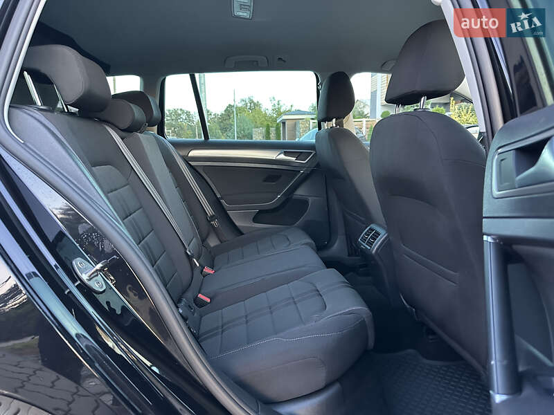 Универсал Volkswagen Golf 2015 в Стрые