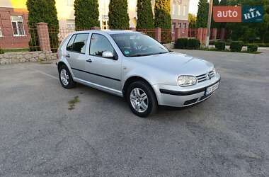 Хэтчбек Volkswagen Golf 2003 в Новомиргороде