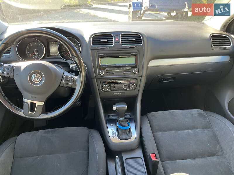 Хэтчбек Volkswagen Golf 2009 в Луцке