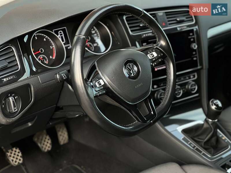 Универсал Volkswagen Golf 2019 в Киеве