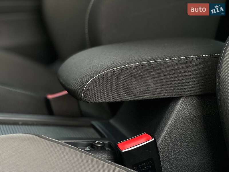 Универсал Volkswagen Golf 2019 в Киеве