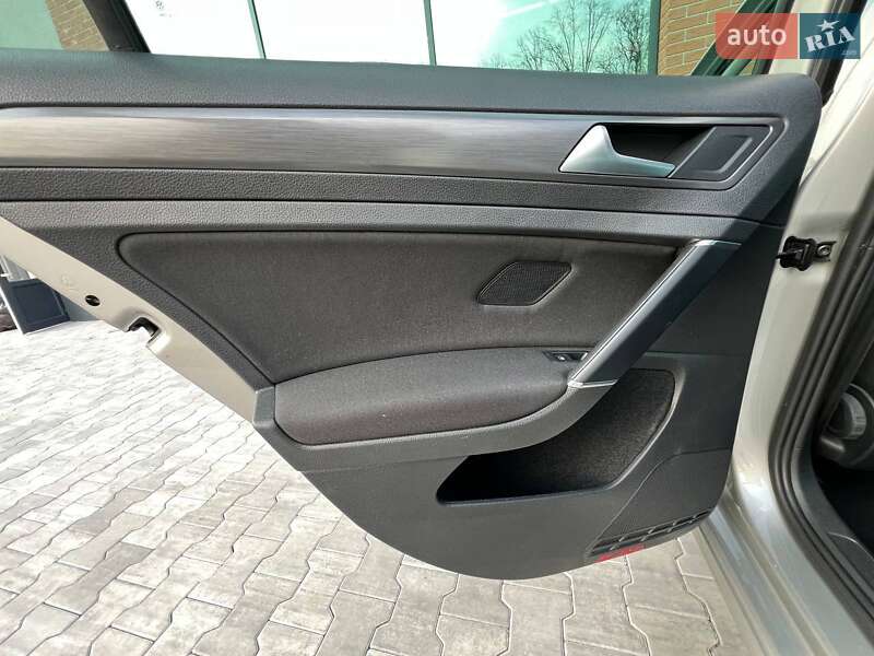 Универсал Volkswagen Golf 2019 в Киеве