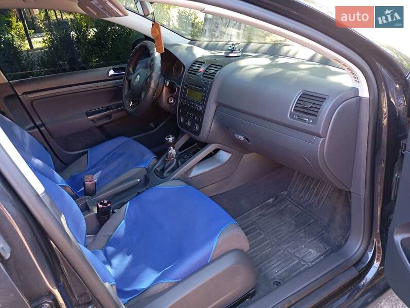 Хетчбек Volkswagen Golf 2004 в Подільську