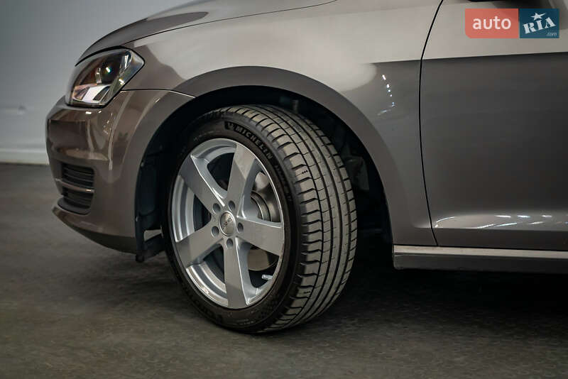 Хетчбек Volkswagen Golf 2014 в Києві