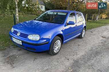 Хэтчбек Volkswagen Golf 2001 в Остроге