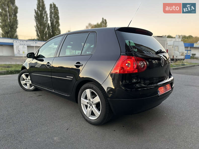 Хетчбек Volkswagen Golf 2009 в Києві