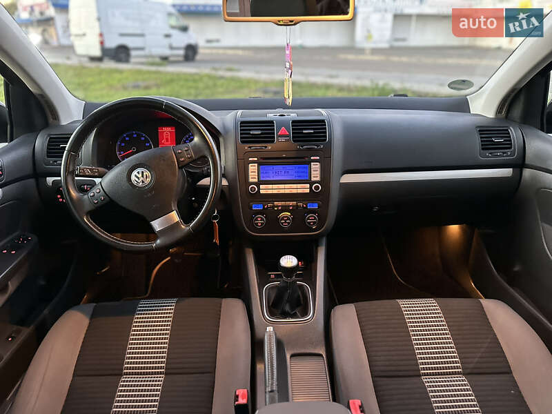 Хетчбек Volkswagen Golf 2009 в Києві