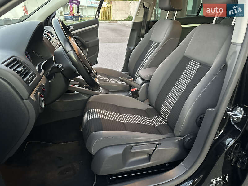 Хетчбек Volkswagen Golf 2009 в Києві