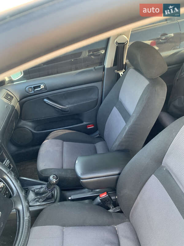 Хэтчбек Volkswagen Golf 2001 в Черкассах