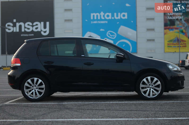 Хэтчбек Volkswagen Golf 2011 в Черновцах