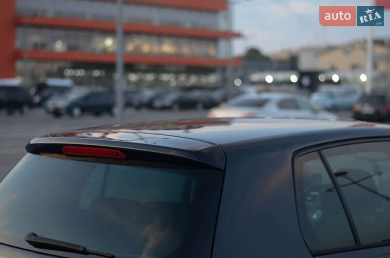 Хэтчбек Volkswagen Golf 2011 в Черновцах