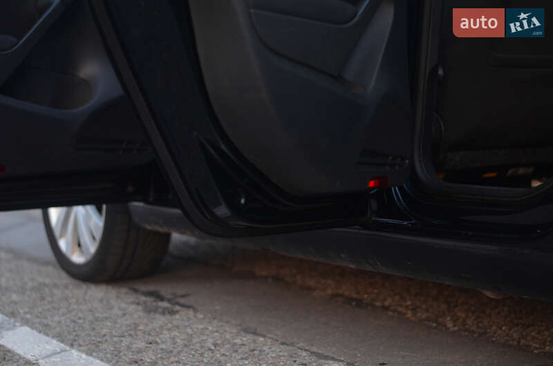 Хэтчбек Volkswagen Golf 2011 в Черновцах