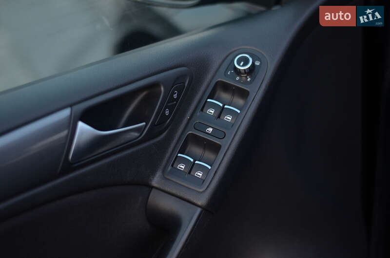 Хэтчбек Volkswagen Golf 2011 в Черновцах