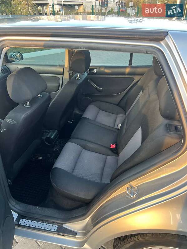 Хэтчбек Volkswagen Golf 2002 в Киеве