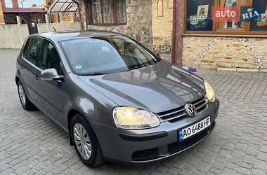 Хэтчбек Volkswagen Golf 2005 в Львове