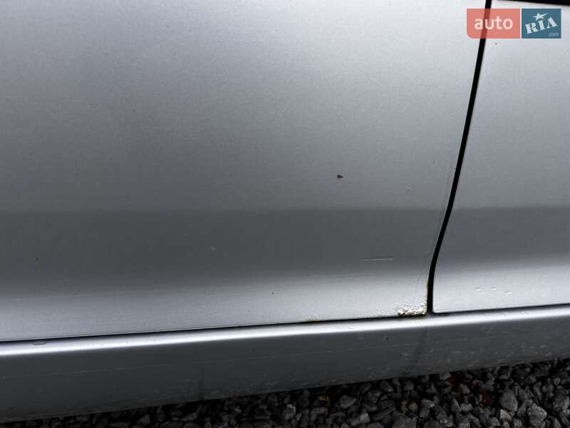 Хетчбек Volkswagen Golf 2005 в Львові