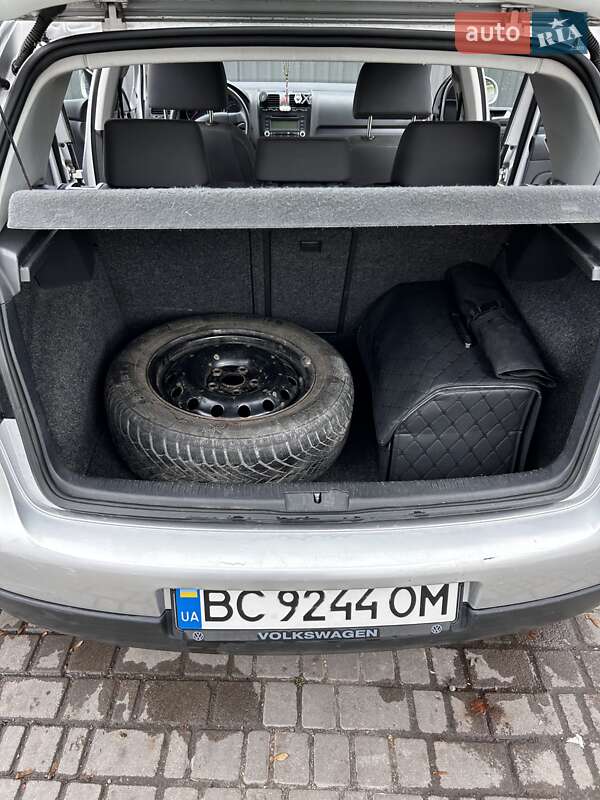Хетчбек Volkswagen Golf 2005 в Львові