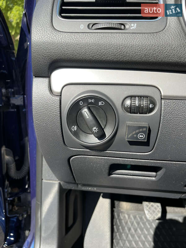 Хэтчбек Volkswagen Golf 2011 в Одессе