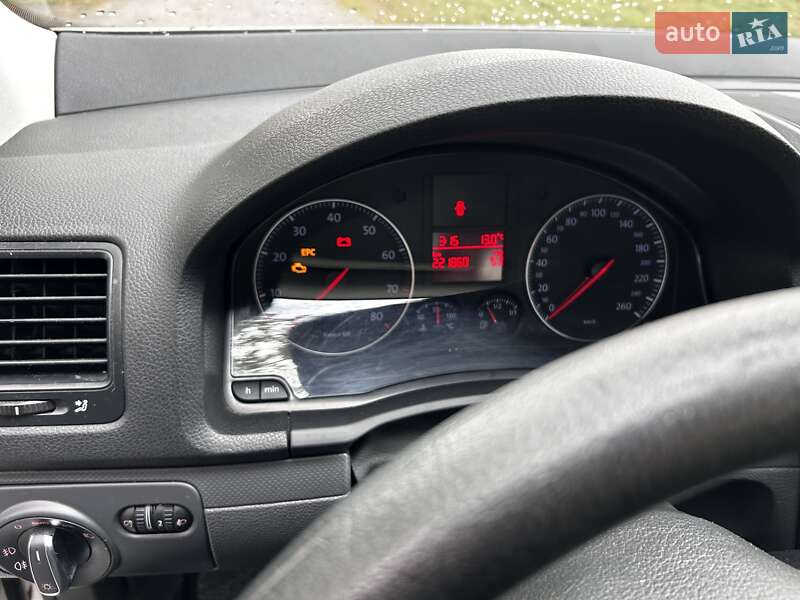 Хетчбек Volkswagen Golf 2005 в Львові