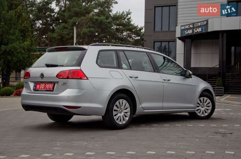 Універсал Volkswagen Golf 2015 в Сарнах