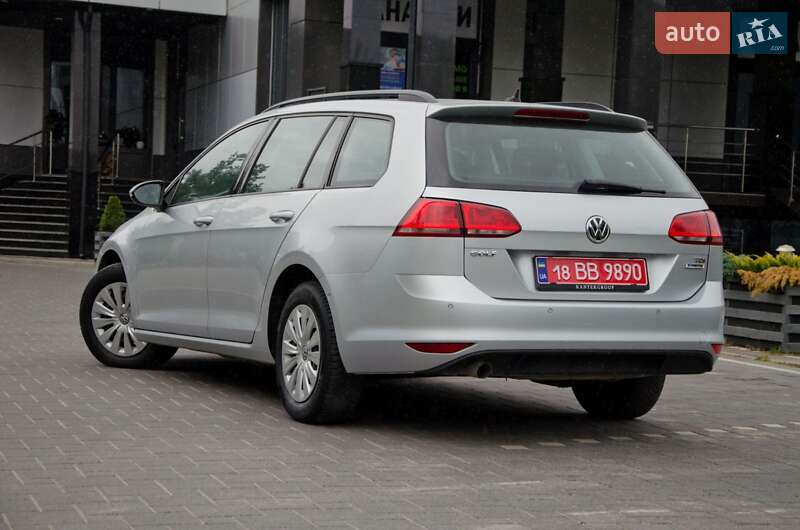 Універсал Volkswagen Golf 2015 в Сарнах