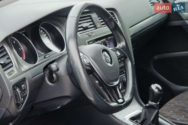 Універсал Volkswagen Golf 2015 в Сарнах