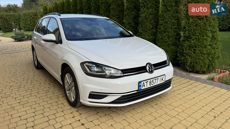 Универсал Volkswagen Golf 2020 в Калуше