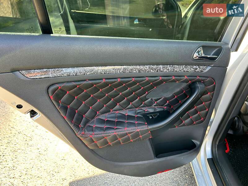 Хэтчбек Volkswagen Golf 2004 в Доброславе